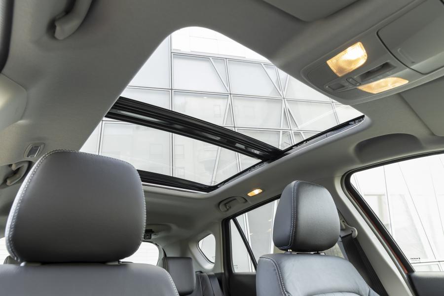 Интерьер Suzuki SX4 S-Cross Hybrid 2020 года  (WW) (фото 19 из 40)